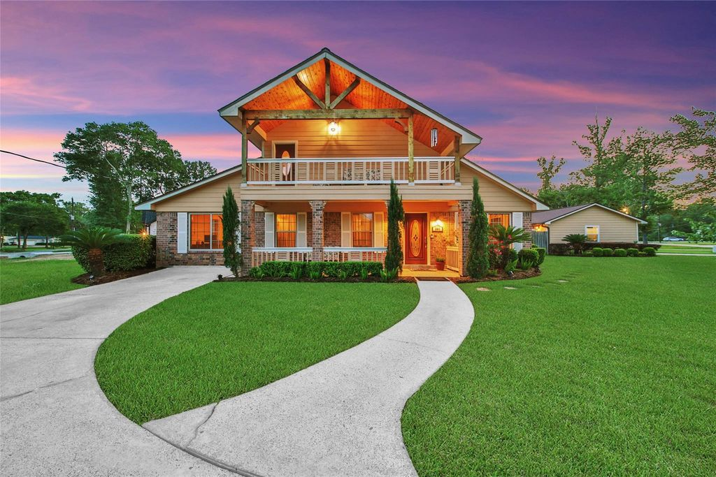 360 Hollyglenn St